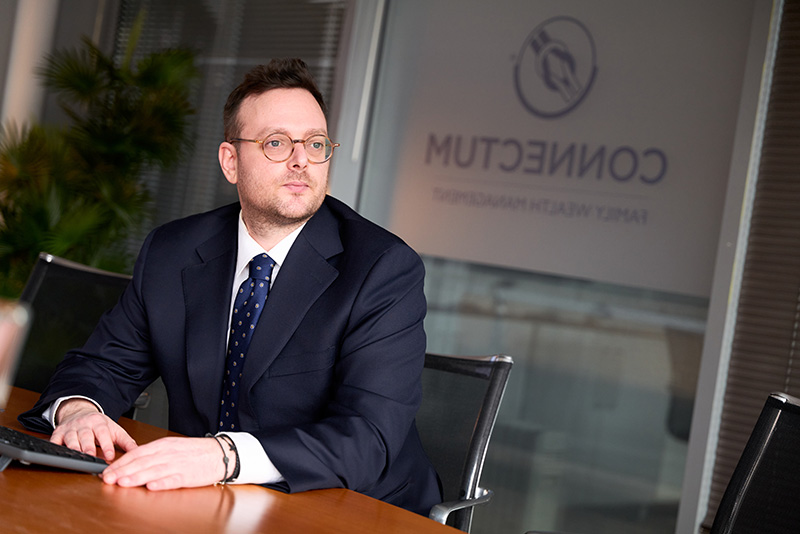 Mazen Younes - Møterom, samtale med kunde